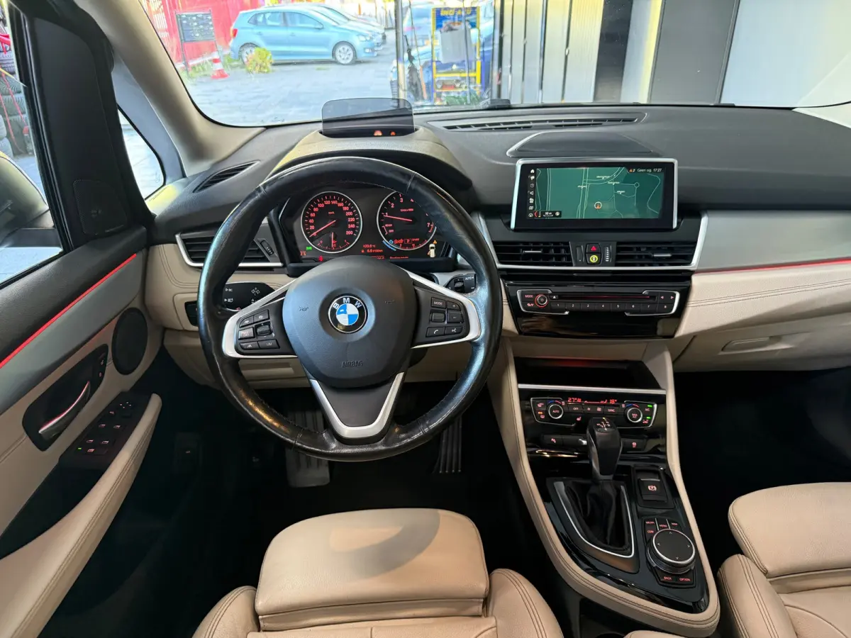 218i 7p. High Executive|PANO