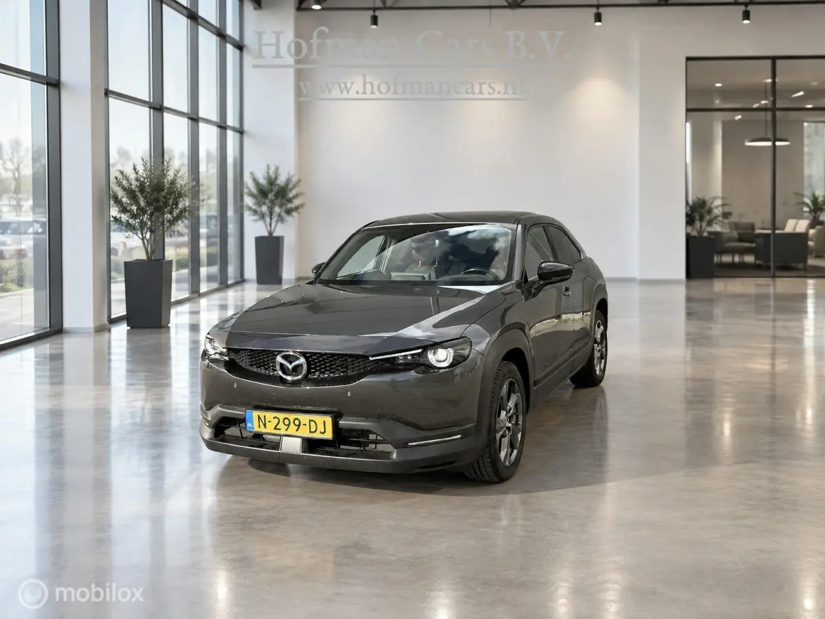 e-SkyActiv 145 | SOH 94% | ACCUGARANTIE| HUD | STOEL- & STUURVERWARMING | ADAPTIVE CRUISE | CAMERA | KEYLESS