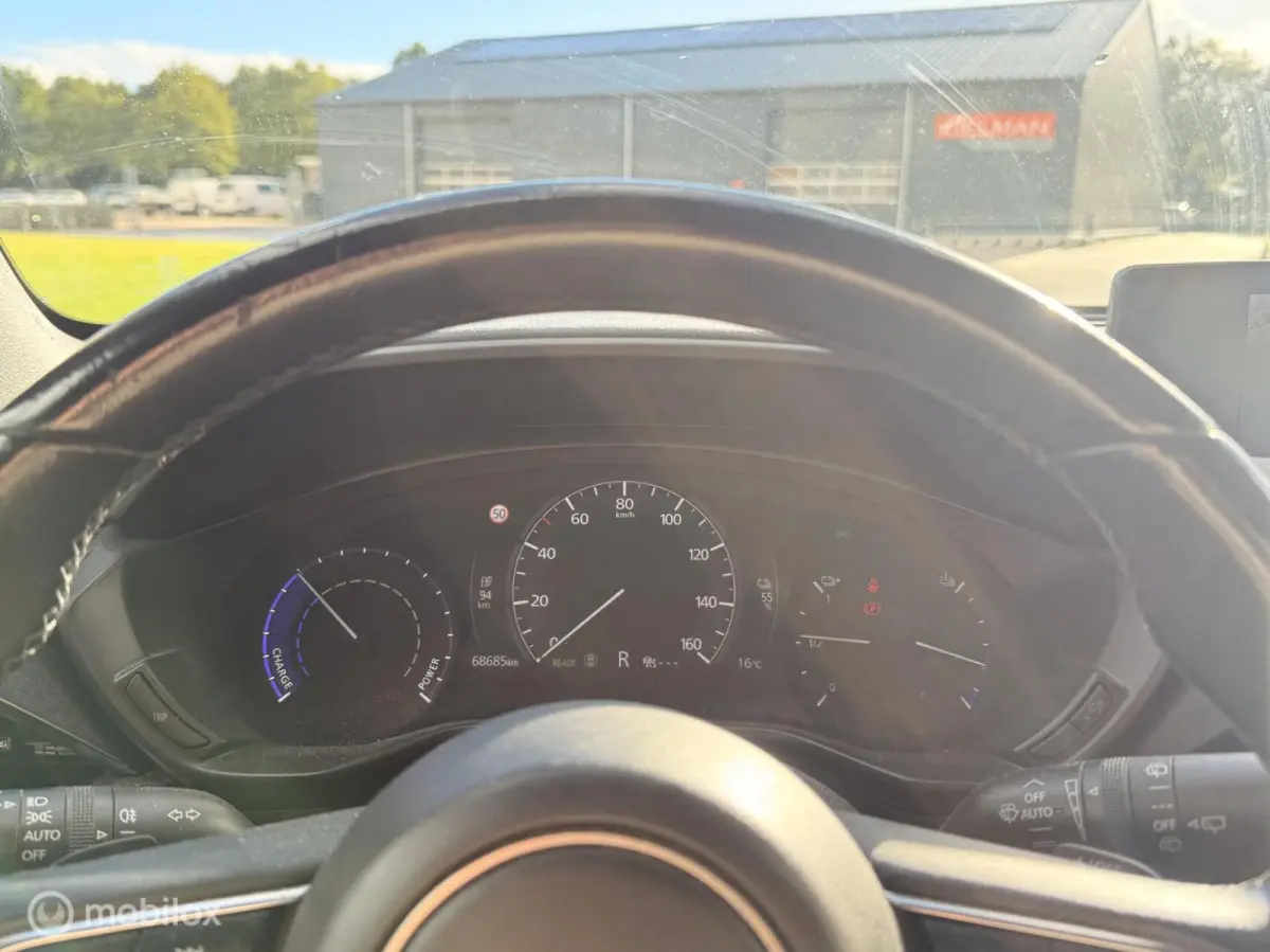 e-SkyActiv 145 | SOH 94% | ACCUGARANTIE| HUD | STOEL- & STUURVERWARMING | ADAPTIVE CRUISE | CAMERA | KEYLESS