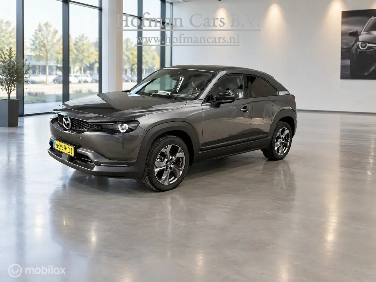 e-SkyActiv 145 | SOH 94% | ACCUGARANTIE| HUD | STOEL- & STUURVERWARMING | ADAPTIVE CRUISE | CAMERA | KEYLESS