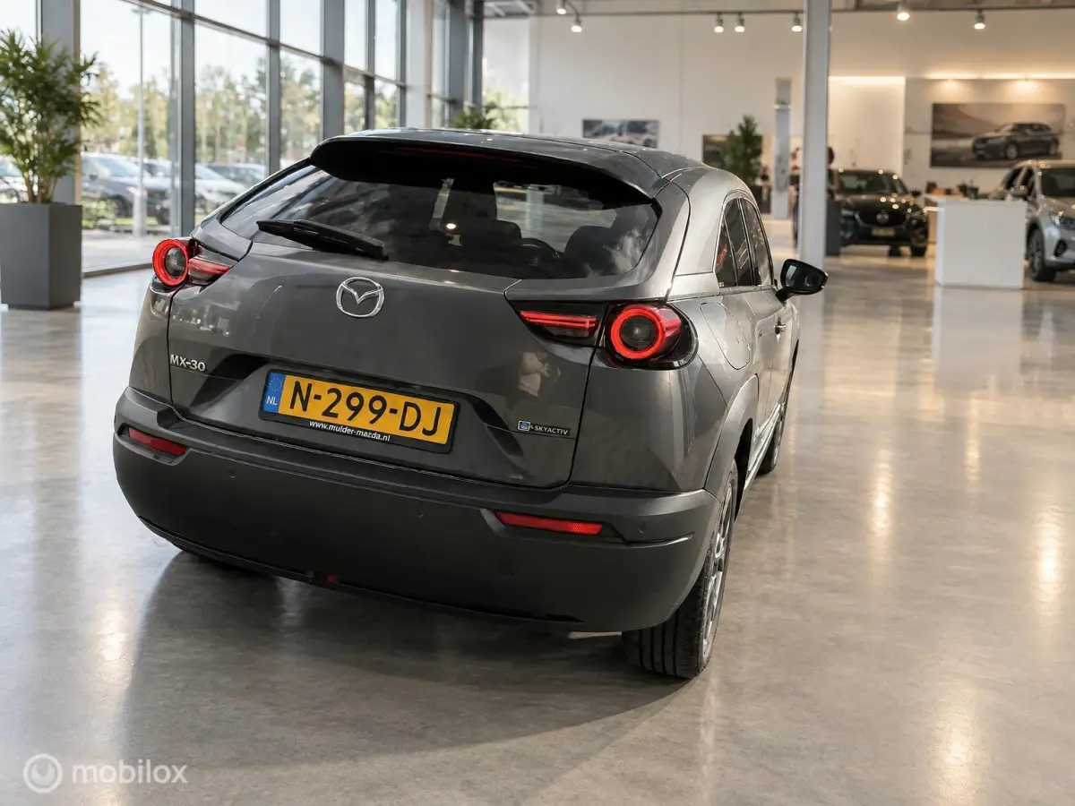 e-SkyActiv 145 | SOH 94% | ACCUGARANTIE| HUD | STOEL- & STUURVERWARMING | ADAPTIVE CRUISE | CAMERA | KEYLESS