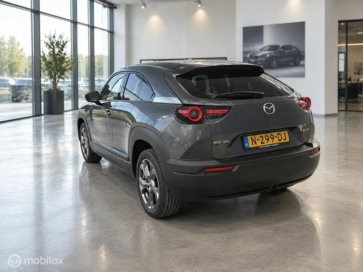 e-SkyActiv 145 | SOH 94% | ACCUGARANTIE| HUD | STOEL- & STUURVERWARMING | ADAPTIVE CRUISE | CAMERA | KEYLESS