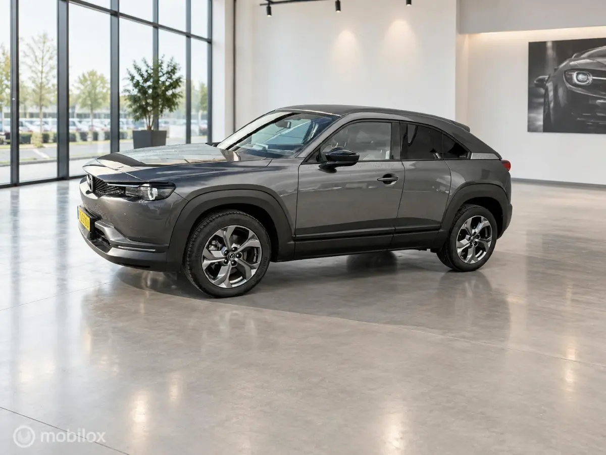 e-SkyActiv 145 | SOH 94% | ACCUGARANTIE| HUD | STOEL- & STUURVERWARMING | ADAPTIVE CRUISE | CAMERA | KEYLESS
