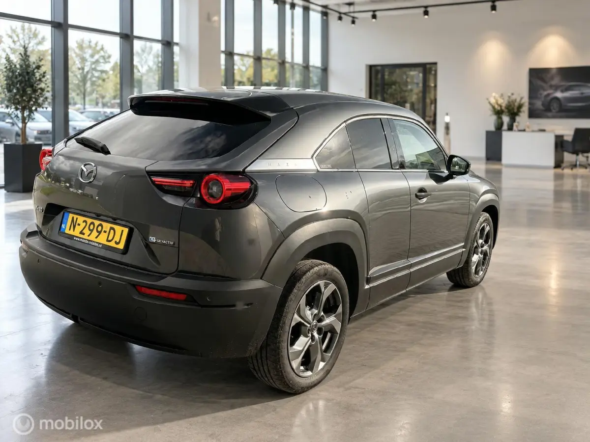 e-SkyActiv 145 | SOH 94% | ACCUGARANTIE| HUD | STOEL- & STUURVERWARMING | ADAPTIVE CRUISE | CAMERA | KEYLESS
