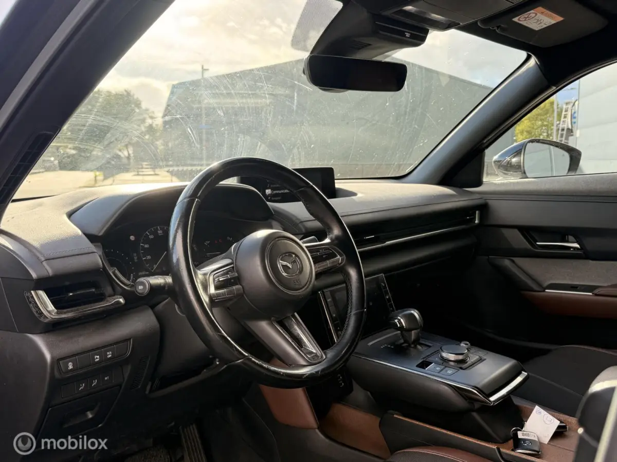 e-SkyActiv 145 | SOH 94% | ACCUGARANTIE| HUD | STOEL- & STUURVERWARMING | ADAPTIVE CRUISE | CAMERA | KEYLESS