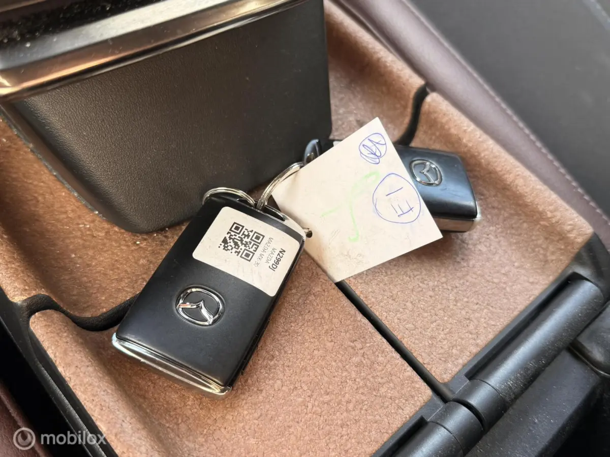 e-SkyActiv 145 | SOH 94% | ACCUGARANTIE| HUD | STOEL- & STUURVERWARMING | ADAPTIVE CRUISE | CAMERA | KEYLESS
