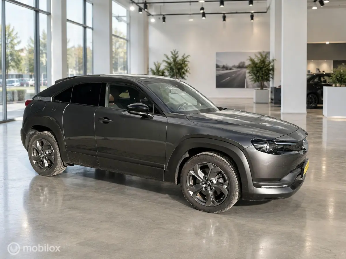 e-SkyActiv 145 | SOH 94% | ACCUGARANTIE| HUD | STOEL- & STUURVERWARMING | ADAPTIVE CRUISE | CAMERA | KEYLESS