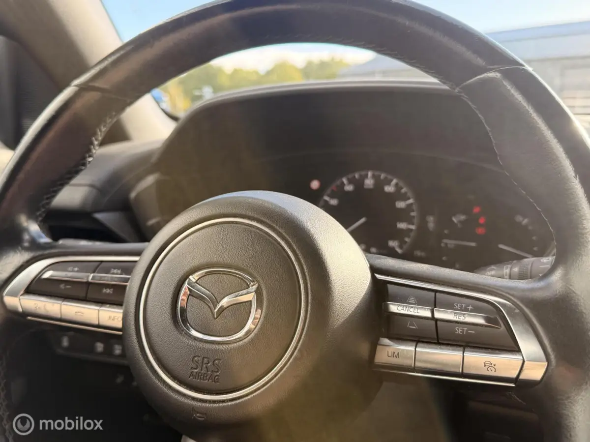e-SkyActiv 145 | SOH 94% | ACCUGARANTIE| HUD | STOEL- & STUURVERWARMING | ADAPTIVE CRUISE | CAMERA | KEYLESS