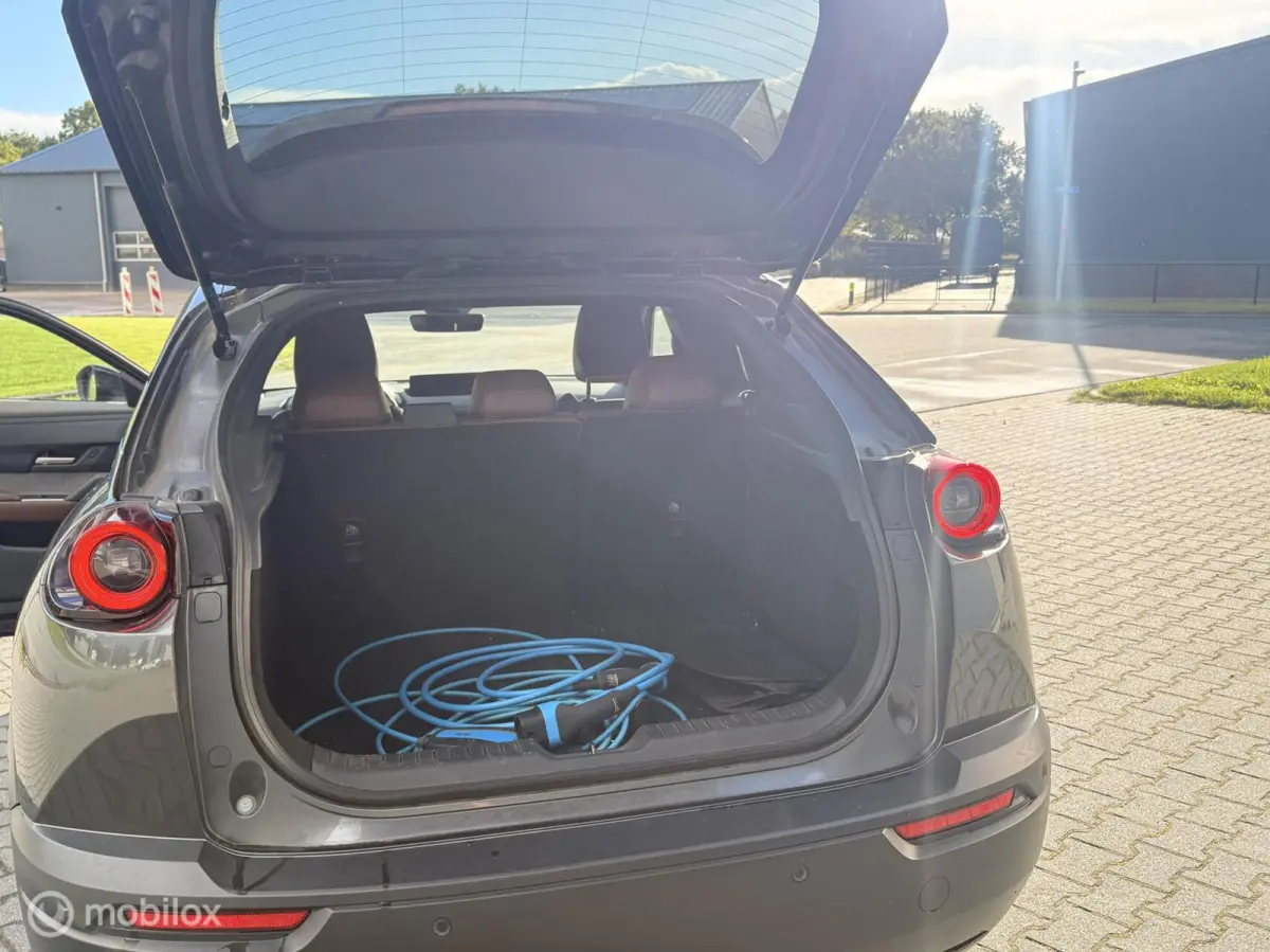 e-SkyActiv 145 | SOH 94% | ACCUGARANTIE| HUD | STOEL- & STUURVERWARMING | ADAPTIVE CRUISE | CAMERA | KEYLESS