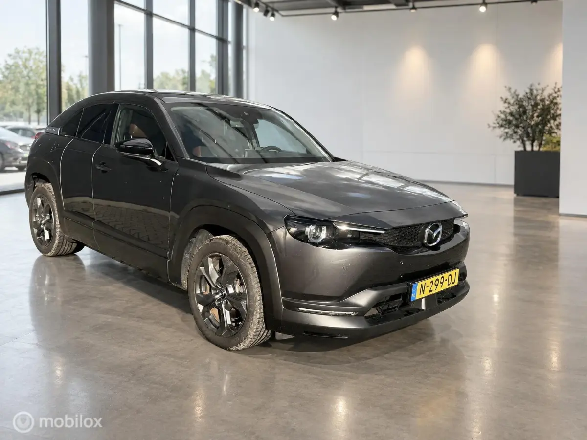 e-SkyActiv 145 | SOH 94% | ACCUGARANTIE| HUD | STOEL- & STUURVERWARMING | ADAPTIVE CRUISE | CAMERA | KEYLESS