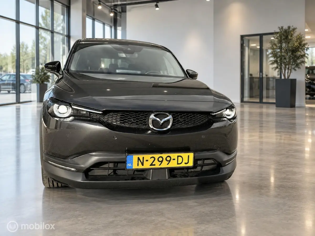 e-SkyActiv 145 | SOH 94% | ACCUGARANTIE| HUD | STOEL- & STUURVERWARMING | ADAPTIVE CRUISE | CAMERA | KEYLESS