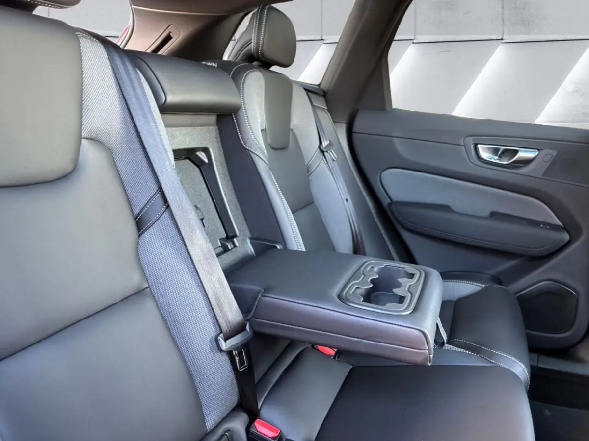 2.0 T8 Plug-in hybrid AWD BLACK EDITION (FACELIFT) ** PANO, ACC, HuD, 21-inch LMV ** 29k onder NP - UNFALLFREI ** ** INFORMEER OOK NAAR ONZE AANTREKKELIJKE FINANCIAL-LEASE TARIEVEN **