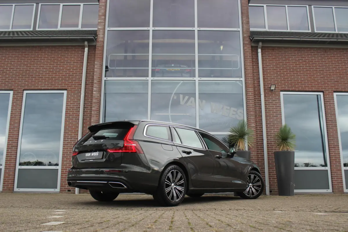 2.0 B3 Inscription | 2e eigenaar | Harman/Kardon | Cruise control adaptief | Panoramadak | Crystal Eye | Stoelverwarming | DAB | Navigatie | Carplay | LED | PDC