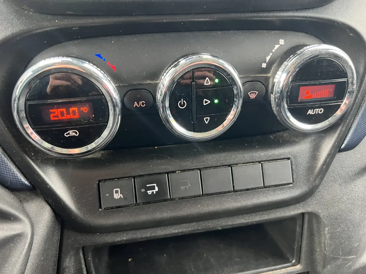35S14 2.3 | AUTOMAAT | BAKWAGEN / MEUBELBAK | LAADKLEP | CAMERA | CLIMATE CONTROL | BLUETOOTH | ALL-SEASON BANDEN