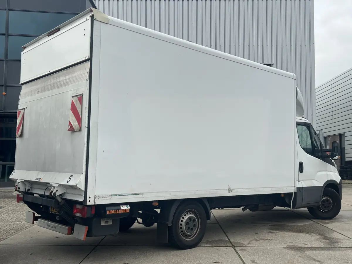 35S14 2.3 | AUTOMAAT | BAKWAGEN / MEUBELBAK | LAADKLEP | CAMERA | CLIMATE CONTROL | BLUETOOTH | ALL-SEASON BANDEN