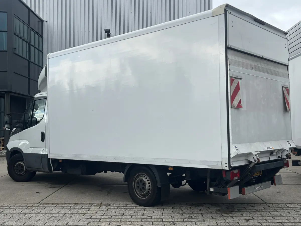 35S14 2.3 | AUTOMAAT | BAKWAGEN / MEUBELBAK | LAADKLEP | CAMERA | CLIMATE CONTROL | BLUETOOTH | ALL-SEASON BANDEN