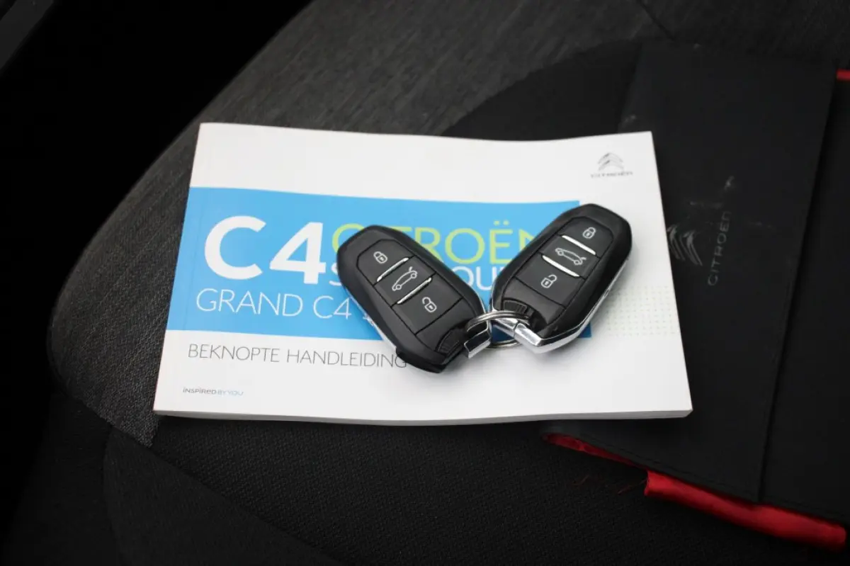 1.2 PureTech Business 7 Persoons - Carplay, Navi, Cruise, Trekhaak