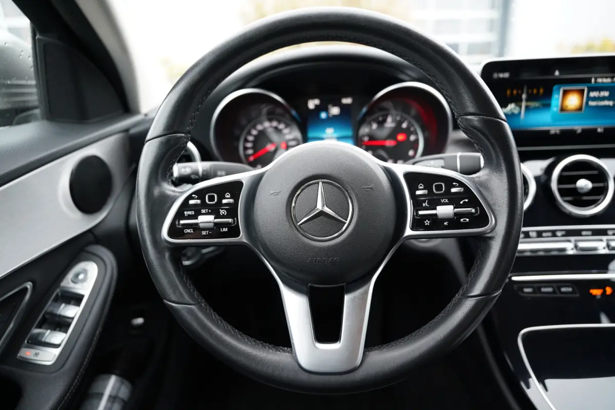 200 d Business Solution 160pk | Apple Carplay/Android Auto | Lederen bekleding | LED koplampen | Navigatiesysteem full map | Parkeersensor voor en achter | Trekhaak | Voorstoelen verwarmd | 