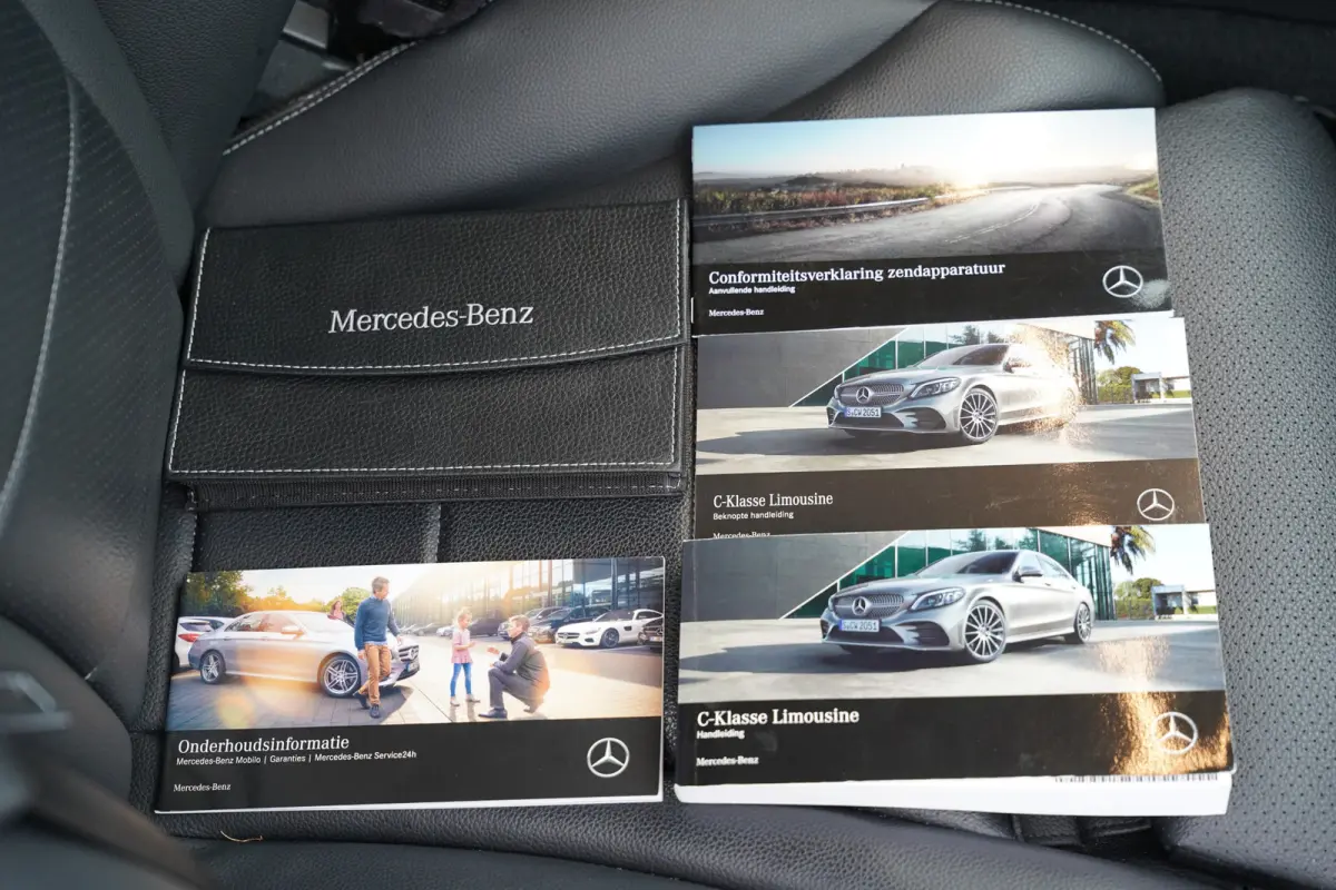 200 d Business Solution 160pk | Apple Carplay/Android Auto | Lederen bekleding | LED koplampen | Navigatiesysteem full map | Parkeersensor voor en achter | Trekhaak | Voorstoelen verwarmd | 