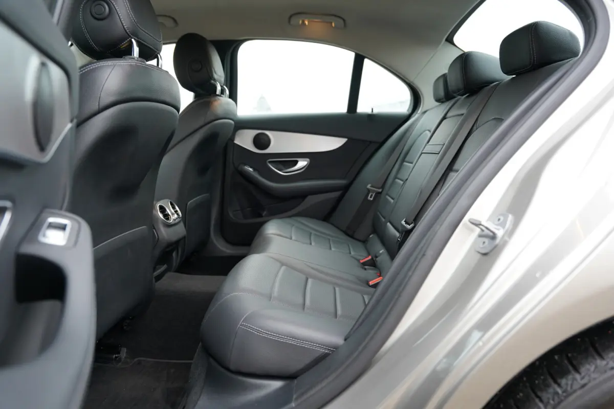 200 d Business Solution 160pk | Apple Carplay/Android Auto | Lederen bekleding | LED koplampen | Navigatiesysteem full map | Parkeersensor voor en achter | Trekhaak | Voorstoelen verwarmd | 