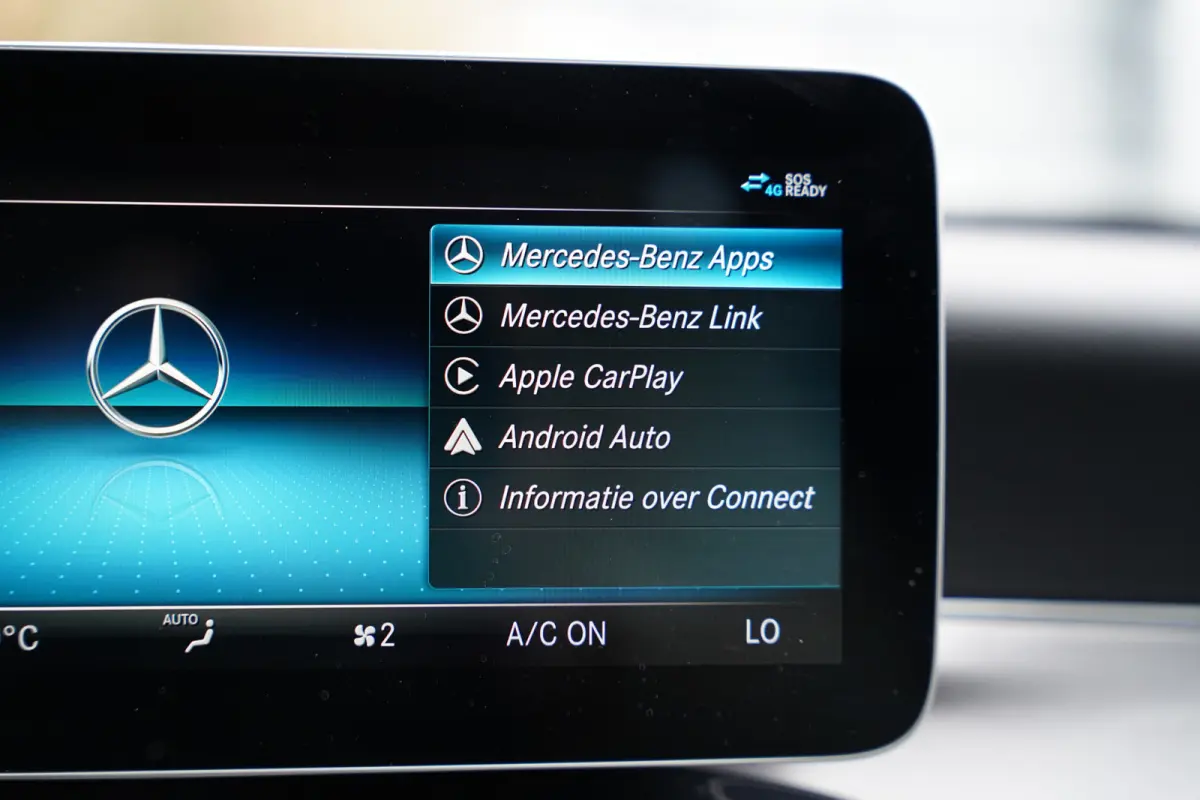 200 d Business Solution 160pk | Apple Carplay/Android Auto | Lederen bekleding | LED koplampen | Navigatiesysteem full map | Parkeersensor voor en achter | Trekhaak | Voorstoelen verwarmd | 