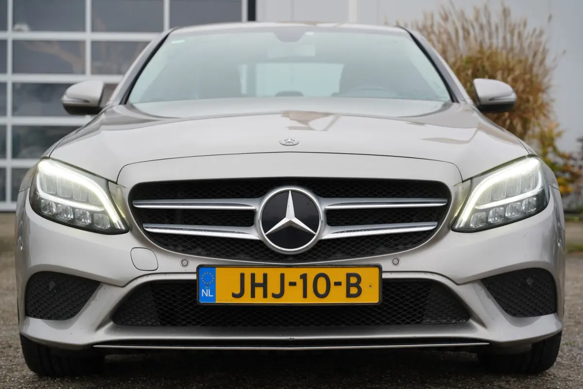 200 d Business Solution 160pk | Apple Carplay/Android Auto | Lederen bekleding | LED koplampen | Navigatiesysteem full map | Parkeersensor voor en achter | Trekhaak | Voorstoelen verwarmd | 