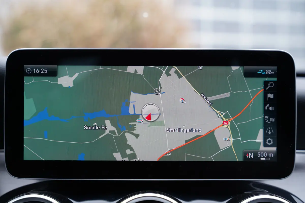 200 d Business Solution 160pk | Apple Carplay/Android Auto | Lederen bekleding | LED koplampen | Navigatiesysteem full map | Parkeersensor voor en achter | Trekhaak | Voorstoelen verwarmd | 