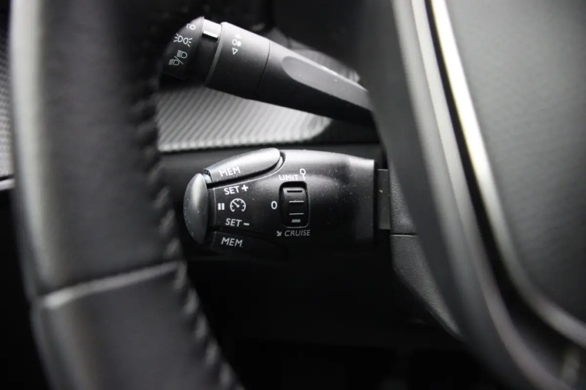 1.2 PureTech Allure Pack - Digitaal Cockpit, Carplay, Camera, Half Leer,