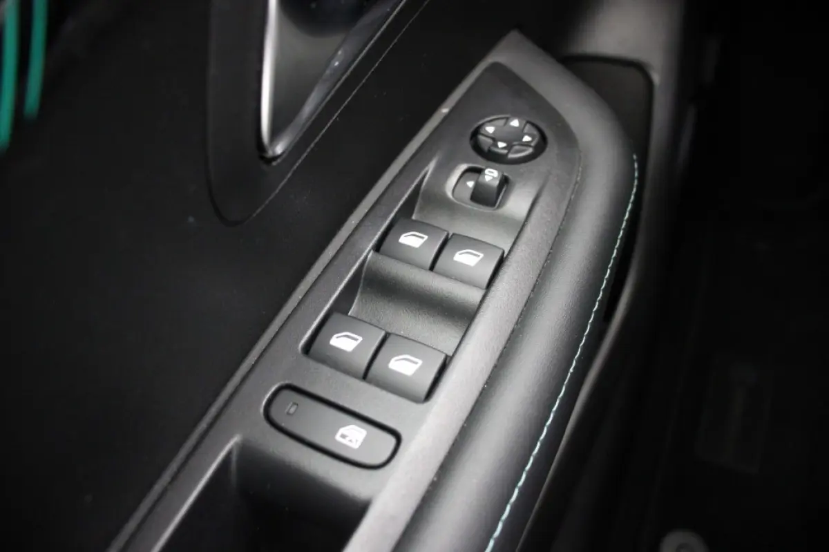 1.2 PureTech Allure Pack - Digitaal Cockpit, Carplay, Camera, Half Leer,