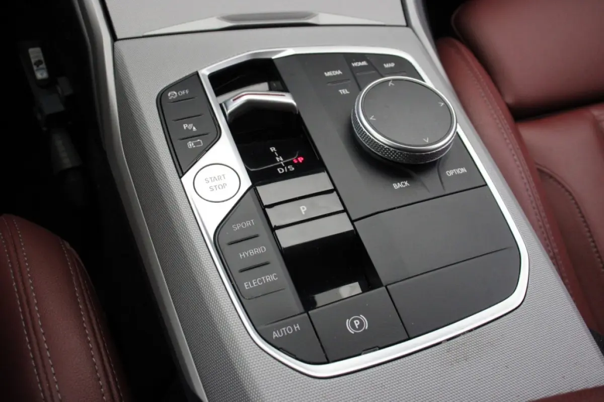 330e - Digitaal Cockpit, Carplay, Leer, Stoelverw.