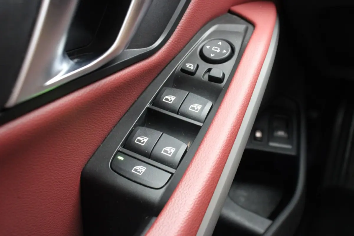 330e - Digitaal Cockpit, Carplay, Leer, Stoelverw.