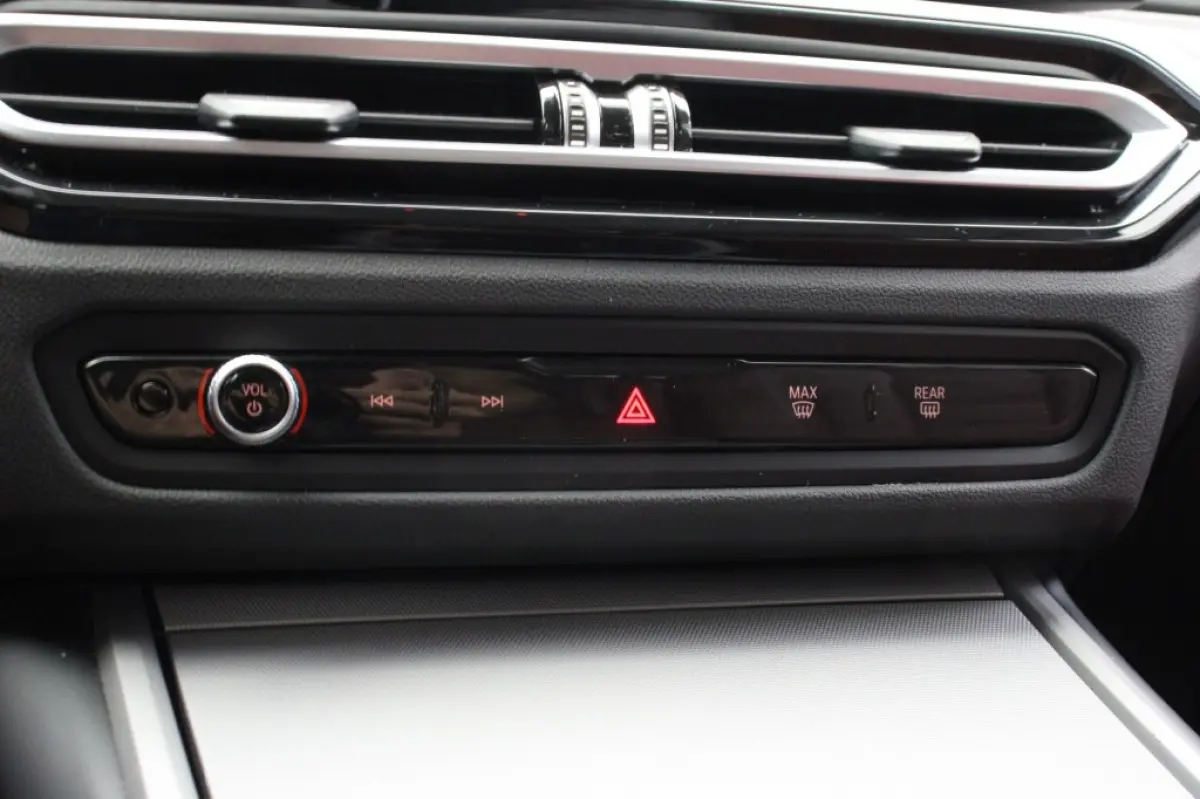 330e - Digitaal Cockpit, Carplay, Leer, Stoelverw.