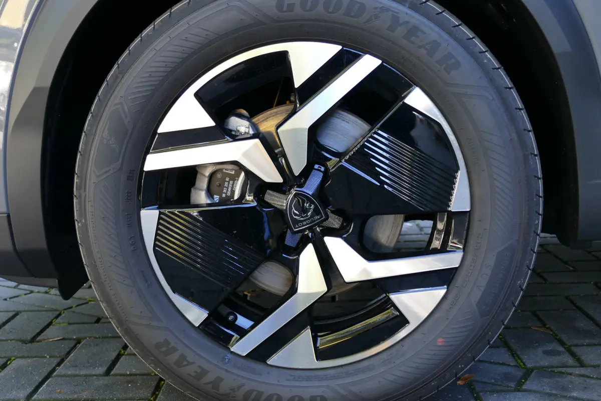 GT | Active Safety Brake met camera en radar (automatisch noodremsysteem) met Distance Alert (waarschuwing dreigende aanrijding) | Advanced Active Safety Brake met camera en radar | Climate 