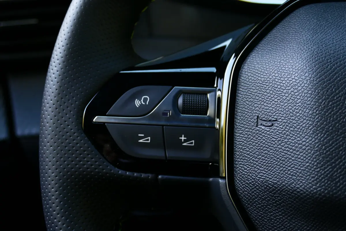 GT | Active Safety Brake met camera en radar (automatisch noodremsysteem) met Distance Alert (waarschuwing dreigende aanrijding) | Advanced Active Safety Brake met camera en radar | Climate 