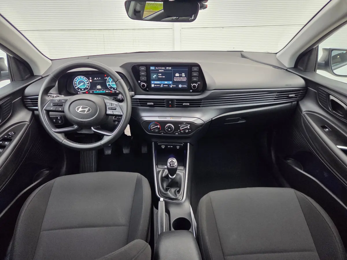 1.0 T-GDI 100pk Comfort | Airco | Camera | Carplay | Cruise control | Dodehoek detectie | Navigatie | Parkeersensoren | Digitaal cockpit | Lichtmetalen velgen