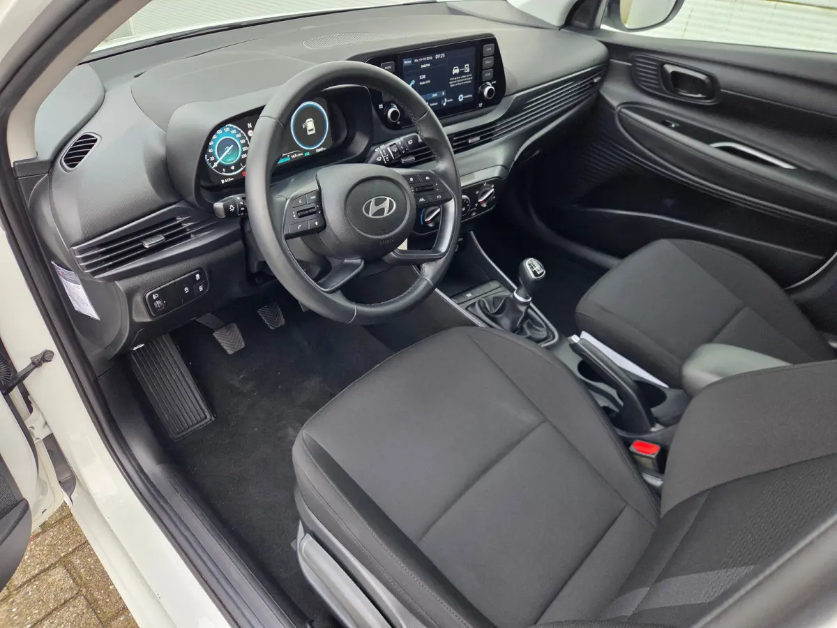 1.0 T-GDI 100pk Comfort | Airco | Camera | Carplay | Cruise control | Dodehoek detectie | Navigatie | Parkeersensoren | Digitaal cockpit | Lichtmetalen velgen