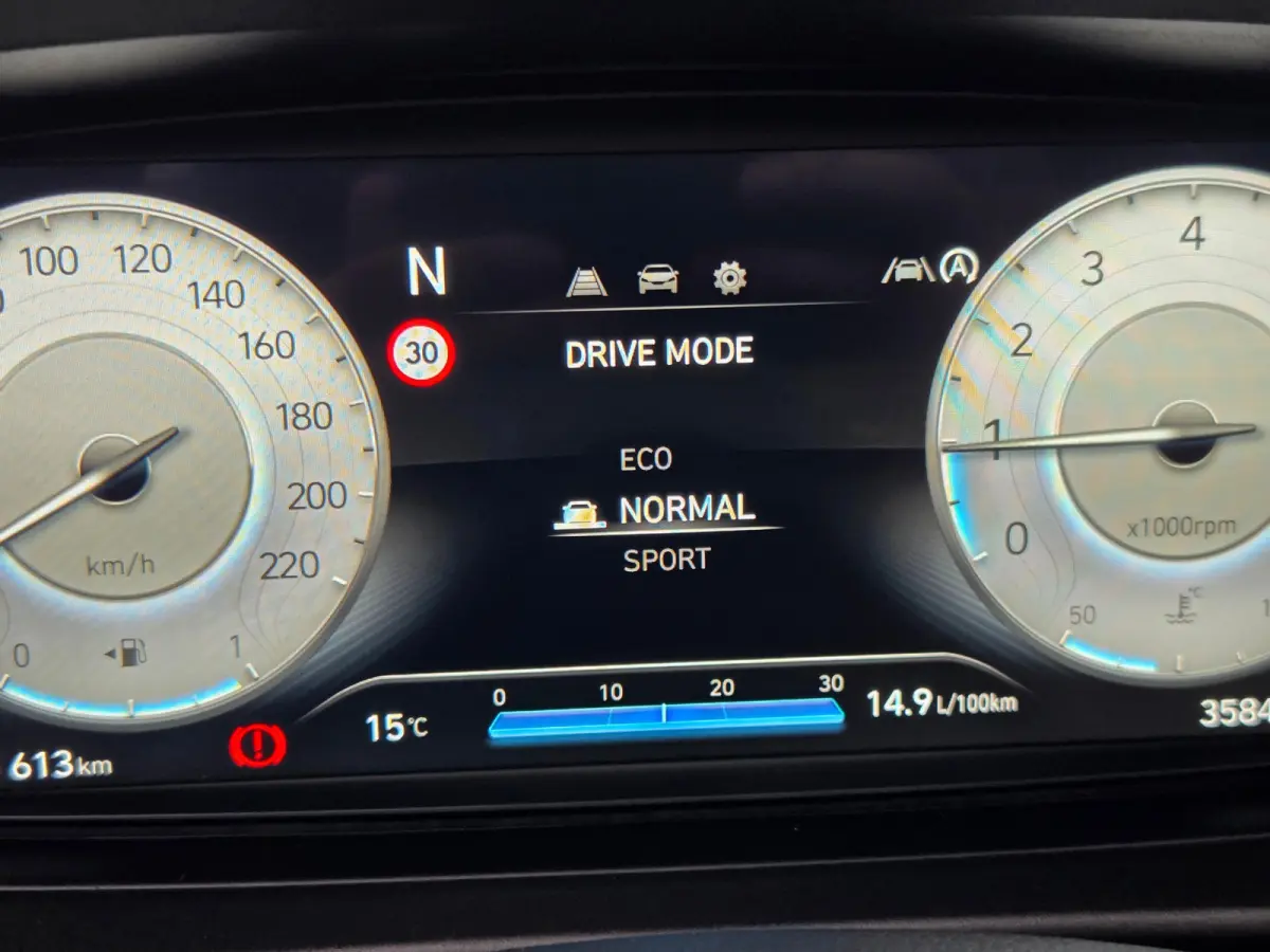 1.0 T-GDI 100pk Comfort | Airco | Camera | Carplay | Cruise control | Dodehoek detectie | Navigatie | Parkeersensoren | Digitaal cockpit | Lichtmetalen velgen