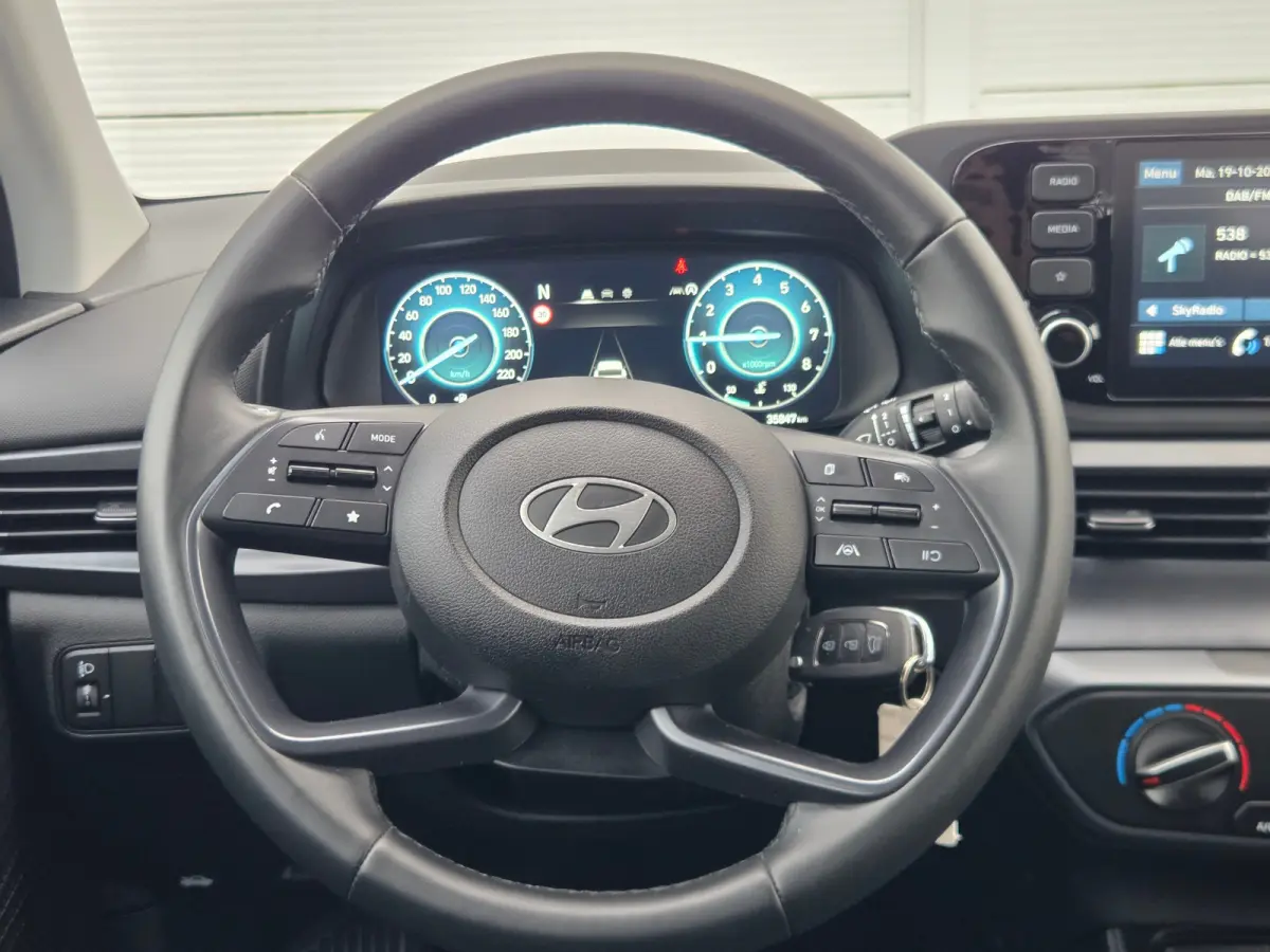 1.0 T-GDI 100pk Comfort | Airco | Camera | Carplay | Cruise control | Dodehoek detectie | Navigatie | Parkeersensoren | Digitaal cockpit | Lichtmetalen velgen