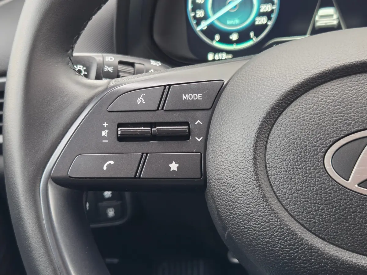 1.0 T-GDI 100pk Comfort | Airco | Camera | Carplay | Cruise control | Dodehoek detectie | Navigatie | Parkeersensoren | Digitaal cockpit | Lichtmetalen velgen