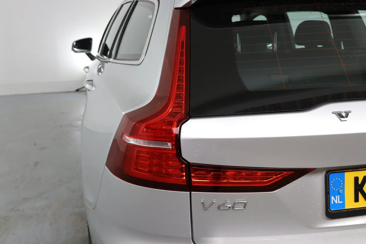 2.0 T8 Twin Engine AWD Momentum Pro | Dealer Onderhouden! | Open Dak | Leder | Memory Zetels | LED | Stoel/Stuurverwarming | Cruise Adaptive | BLIS | Camera | Clima | Navi | Keyless | Elk. A