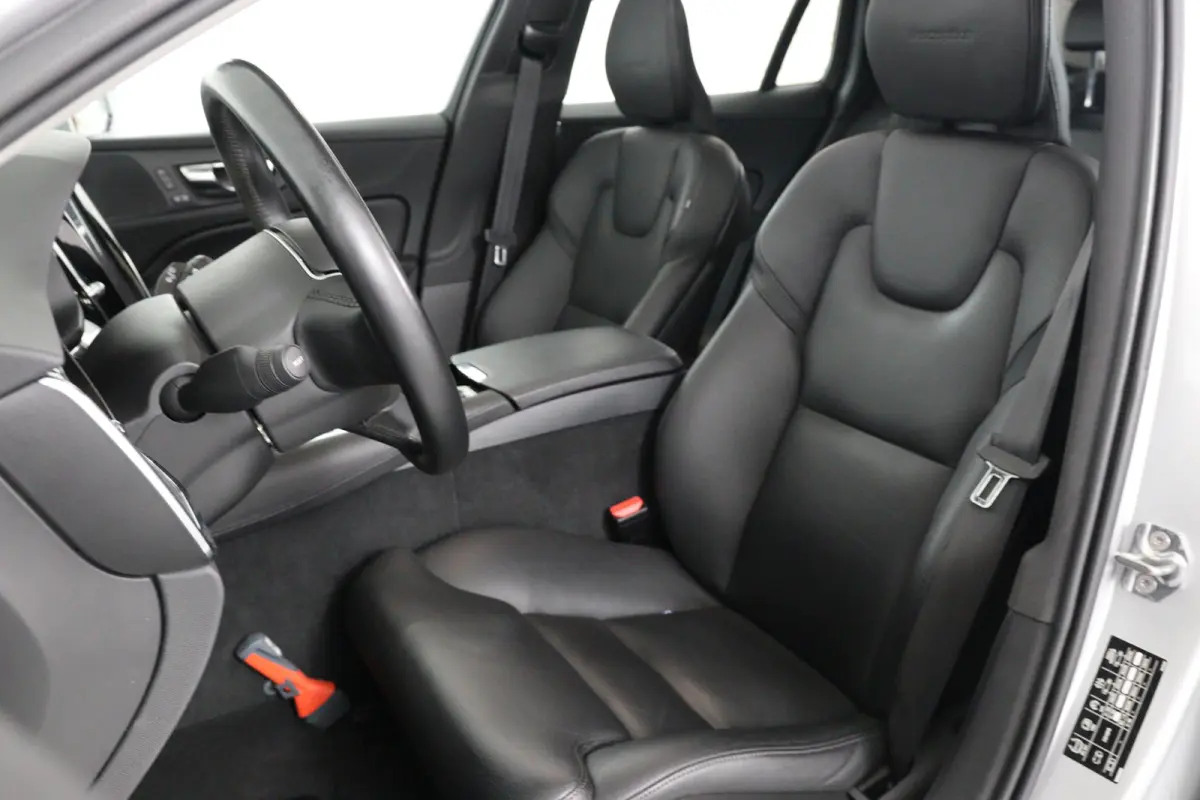2.0 T8 Twin Engine AWD Momentum Pro | Dealer Onderhouden! | Open Dak | Leder | Memory Zetels | LED | Stoel/Stuurverwarming | Cruise Adaptive | BLIS | Camera | Clima | Navi | Keyless | Elk. A