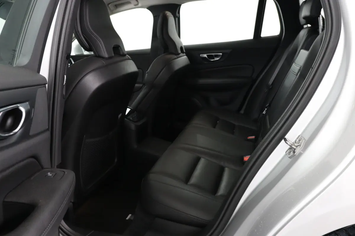 2.0 T8 Twin Engine AWD Momentum Pro | Dealer Onderhouden! | Open Dak | Leder | Memory Zetels | LED | Stoel/Stuurverwarming | Cruise Adaptive | BLIS | Camera | Clima | Navi | Keyless | Elk. A