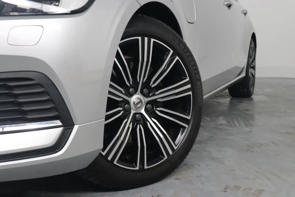 2.0 T8 Twin Engine AWD Momentum Pro | Dealer Onderhouden! | Open Dak | Leder | Memory Zetels | LED | Stoel/Stuurverwarming | Cruise Adaptive | BLIS | Camera | Clima | Navi | Keyless | Elk. A