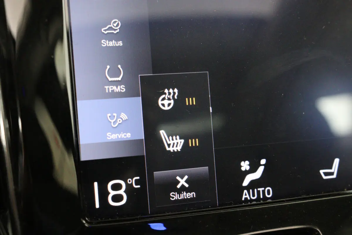 2.0 T8 Twin Engine AWD Momentum Pro | Dealer Onderhouden! | Open Dak | Leder | Memory Zetels | LED | Stoel/Stuurverwarming | Cruise Adaptive | BLIS | Camera | Clima | Navi | Keyless | Elk. A