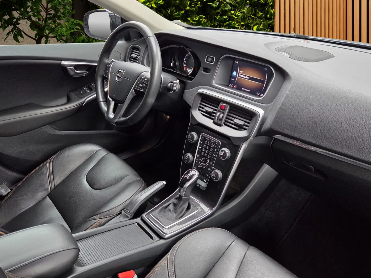 1.5 T3 Polar+ Luxury | Panoramadak | Trekhaak | Camera | Keyless | Stoelverwarming |
