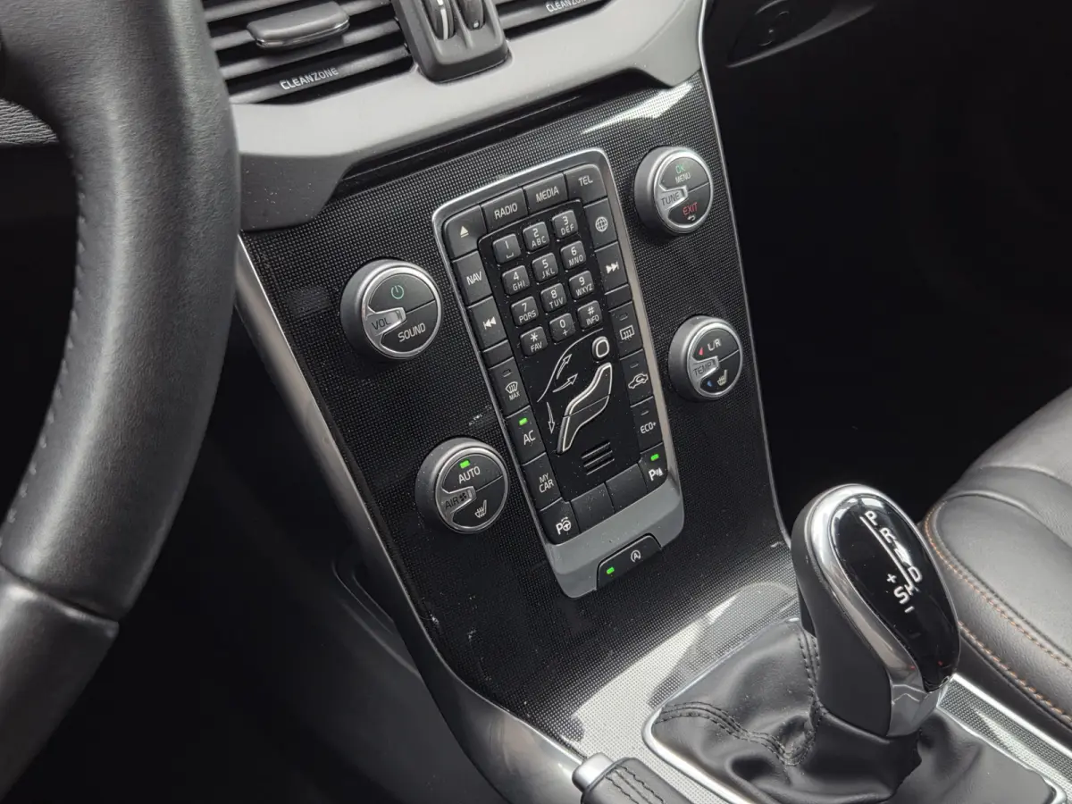 1.5 T3 Polar+ Luxury | Panoramadak | Trekhaak | Camera | Keyless | Stoelverwarming |