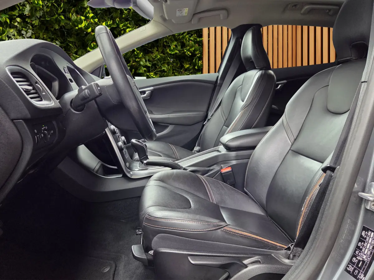 1.5 T3 Polar+ Luxury | Panoramadak | Trekhaak | Camera | Keyless | Stoelverwarming |