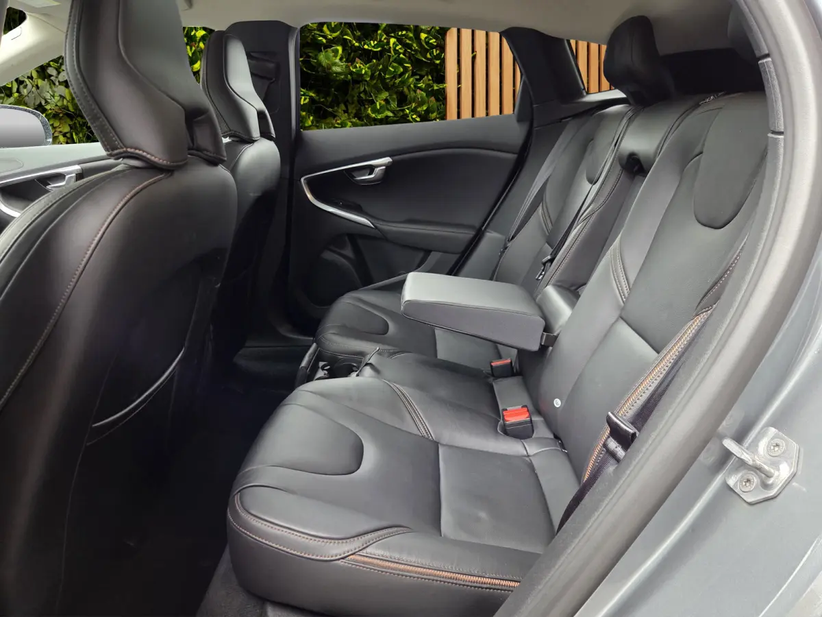 1.5 T3 Polar+ Luxury | Panoramadak | Trekhaak | Camera | Keyless | Stoelverwarming |