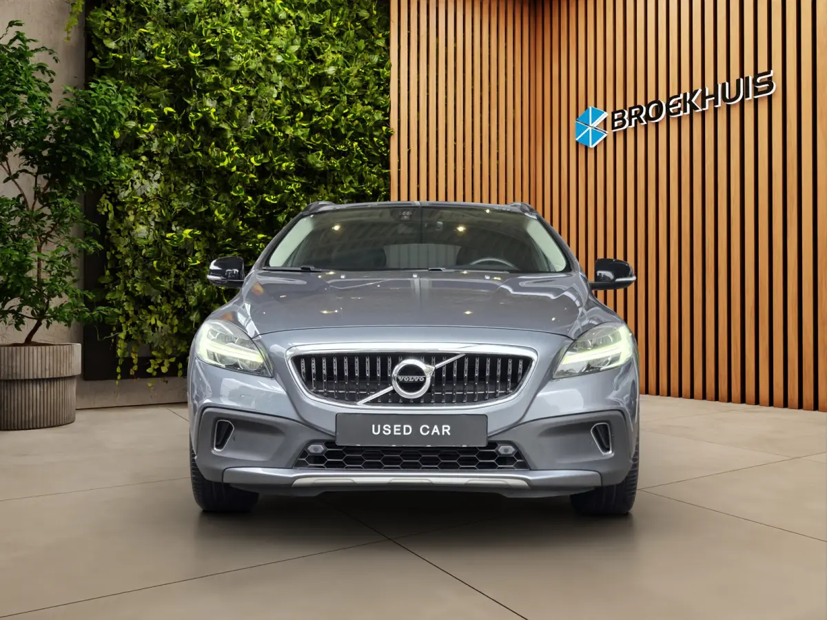 1.5 T3 Polar+ Luxury | Panoramadak | Trekhaak | Camera | Keyless | Stoelverwarming |