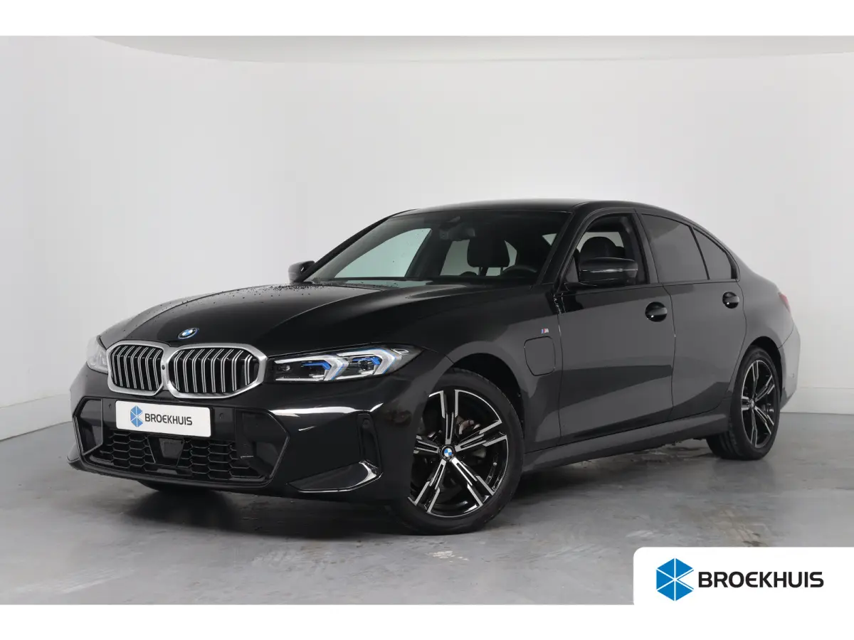 330e M Sport | Memory | Sportstoelen | LED | HUD | Cruise Adaptive | 360 Camera | Sfeerverlichting | BLIS | Leder | Stoelverwarming | Elk. Achterklep | Lichtmetalen Velgen